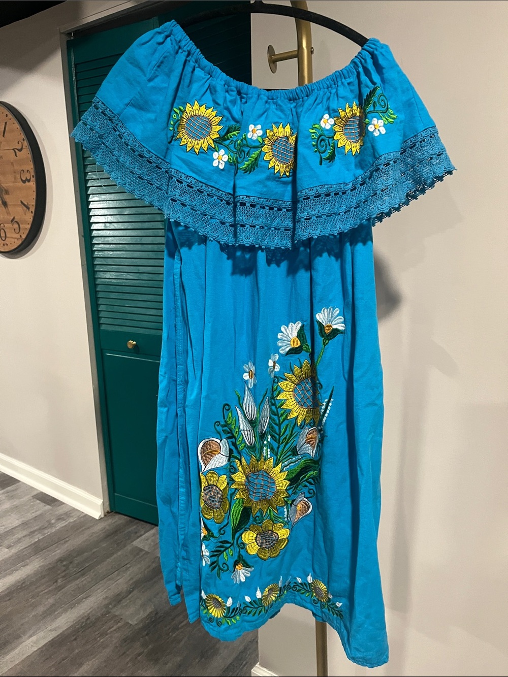 Vintage traditional Mexican embroidered dress - Picture 2 of 6
